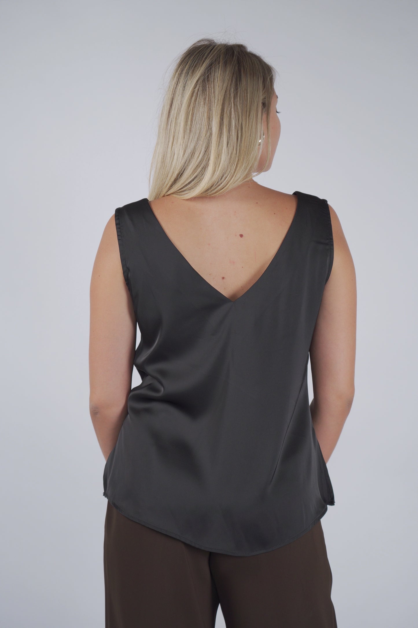 The Base Top in Black