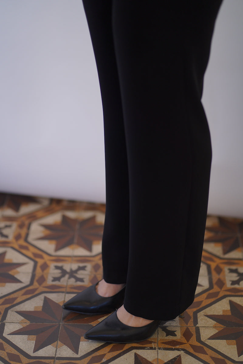 The Fitted Pants in Black